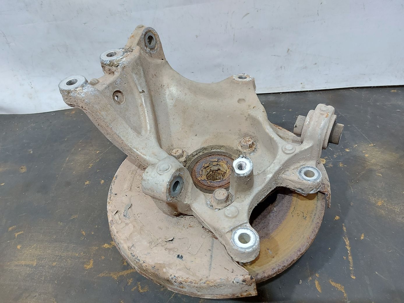 Malibu. Кулак задній лівий у зборі Chevrolet Malibu 2013-2015 23432048 Chevrolet Malibu