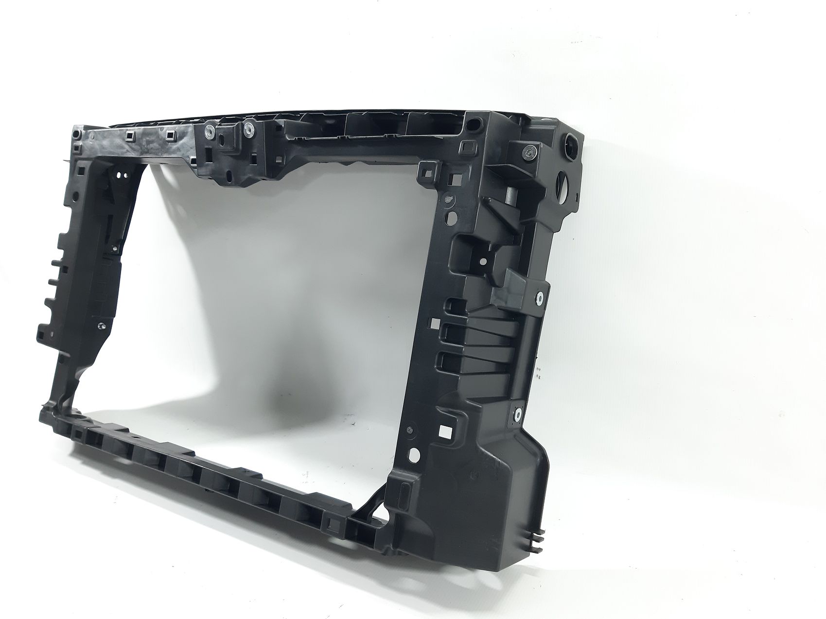 Панелі решітки радіатора Панель радіатора Volkswagen В8 2016-2019 561-805-588-B-9B9 Volkswagen B8 3