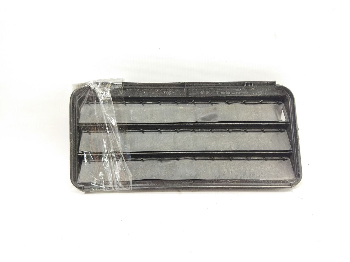 Model 3. Щиток вентиляции левый Tesla Model 3 2020-2024 109875100C Tesla Model 3
