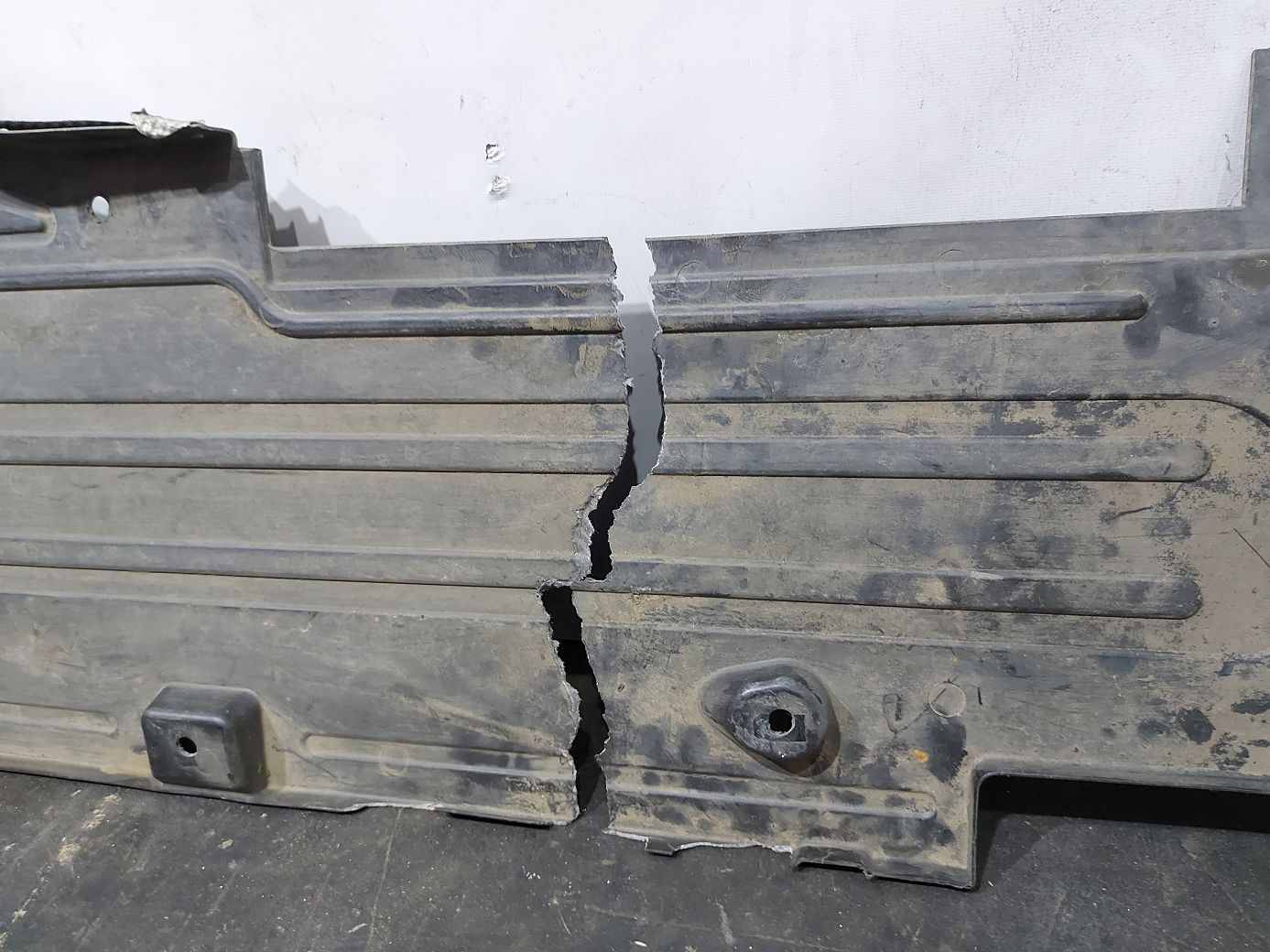 Xf Захист днища центральний правий Jaguar XF 2009-2015 C2Z29103 Jaguar XF 3 Xf Захист днища центральний правий Jaguar XF 2009-2015 C2Z29103 Jaguar XF 3