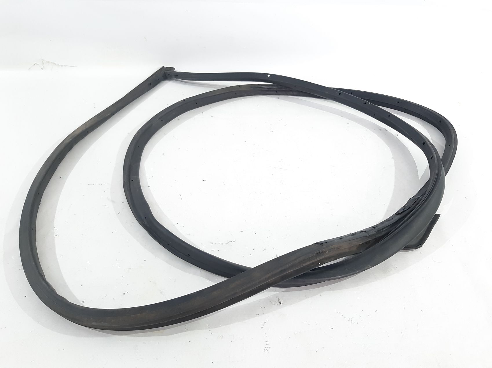 Sonata. Уплотнитель двери передней левой Hyundai Sonata 2011-2015 821303S000 Hyundai Sonata