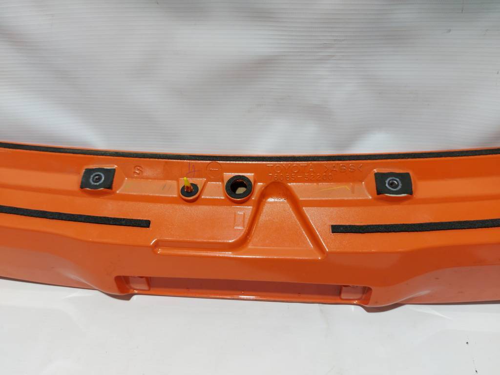 Prius c Спойлер кришки багажника Toyota Prius C 2012 7608552916E1 Toyota Prius C 4