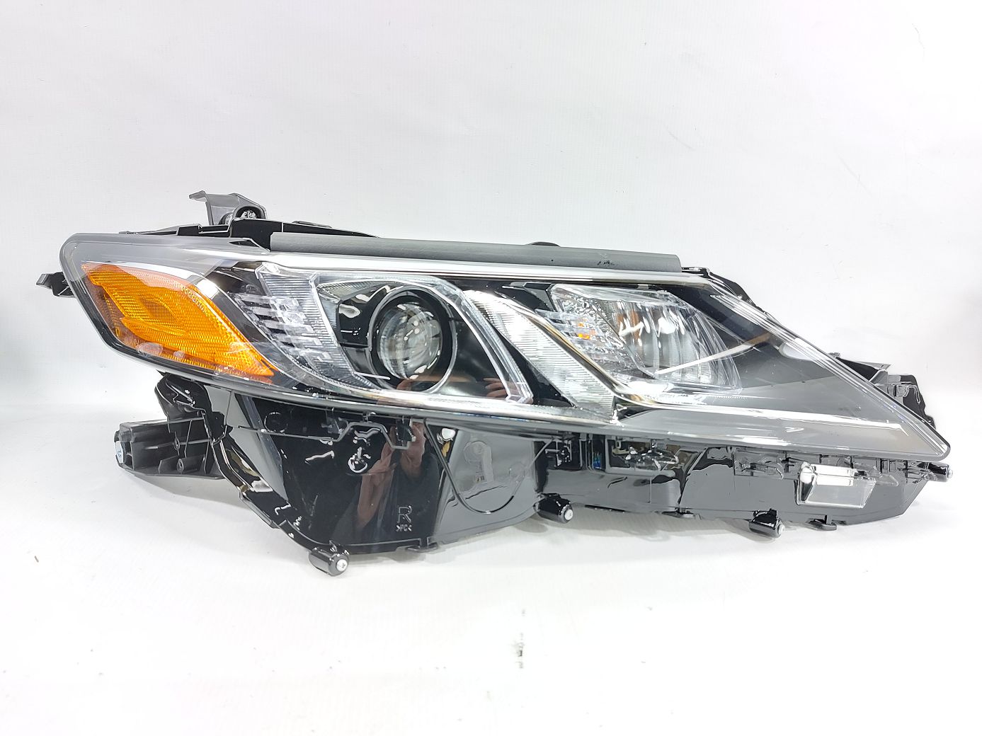 Фари головного світла. Фара передня права Toyota Camry 2017-2020 8111006C40 Toyota Camry