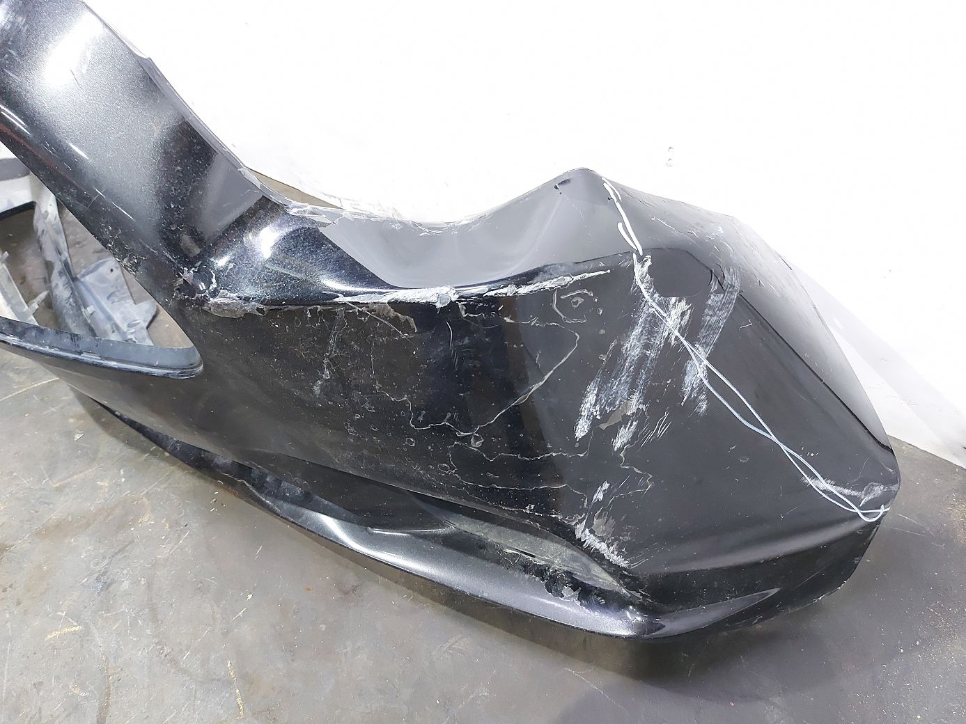 Charger Бампер передній (загнутий лівий нижній кут, подряпини) Dodge Charger 2011-2014 68092596AA Dodge Charger 2