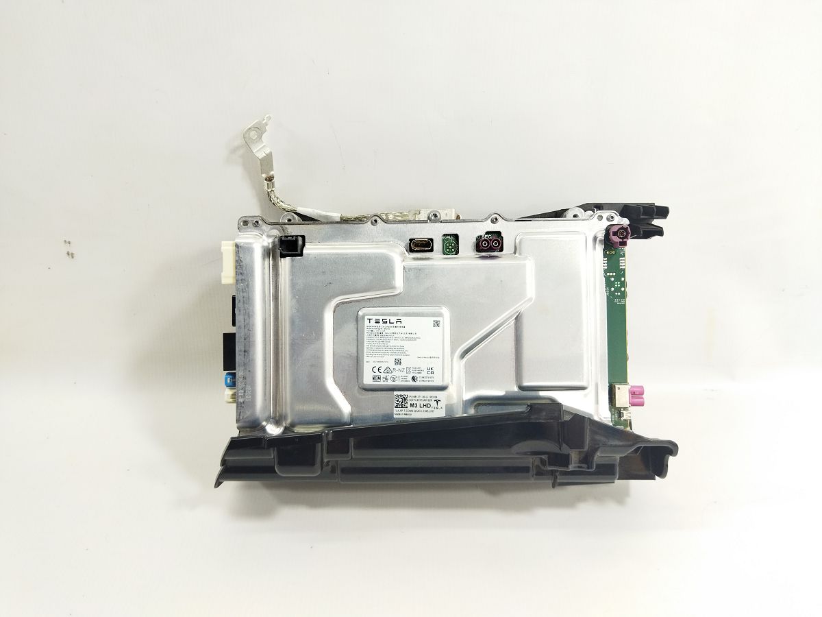 Model 3. Компьютер навигации (сертификатов нет, к WIFI не подключается) Tesla Model 3 2020-2024 168127100G Tesla Model 3