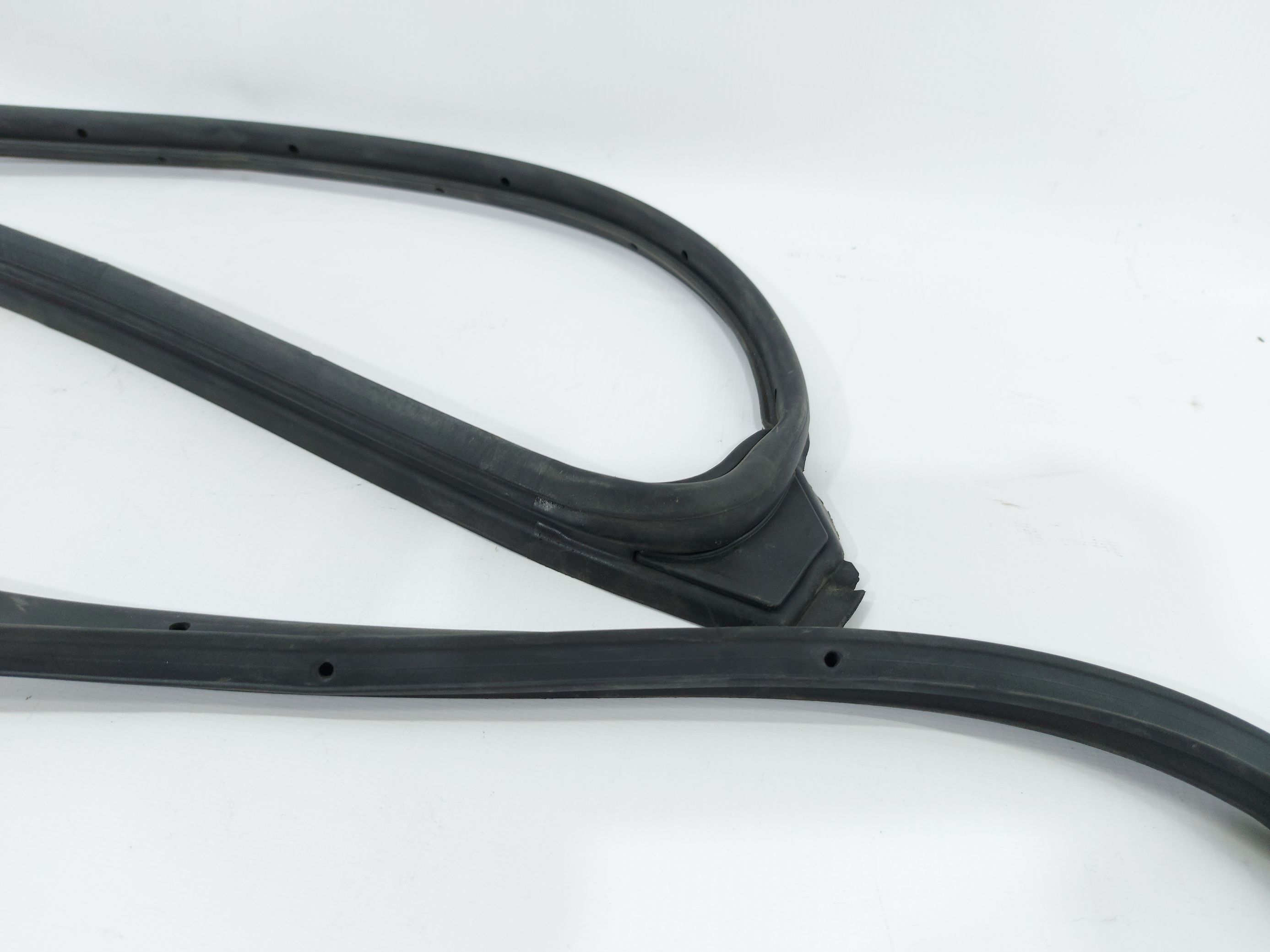 6 Ущільнювальна гумка дверей передньої правої Mazda 6 2014-2017 GHP958760C Mazda 6 2 6 Ущільнювальна гумка дверей передньої правої Mazda 6 2014-2017 GHP958760C Mazda 6 2