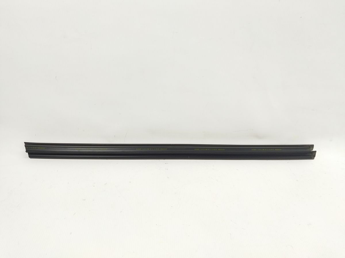 5 series. Уплотнитель стекла двери передний левый BMW 5 series 2011-2016 51337182277 BMW 5 series