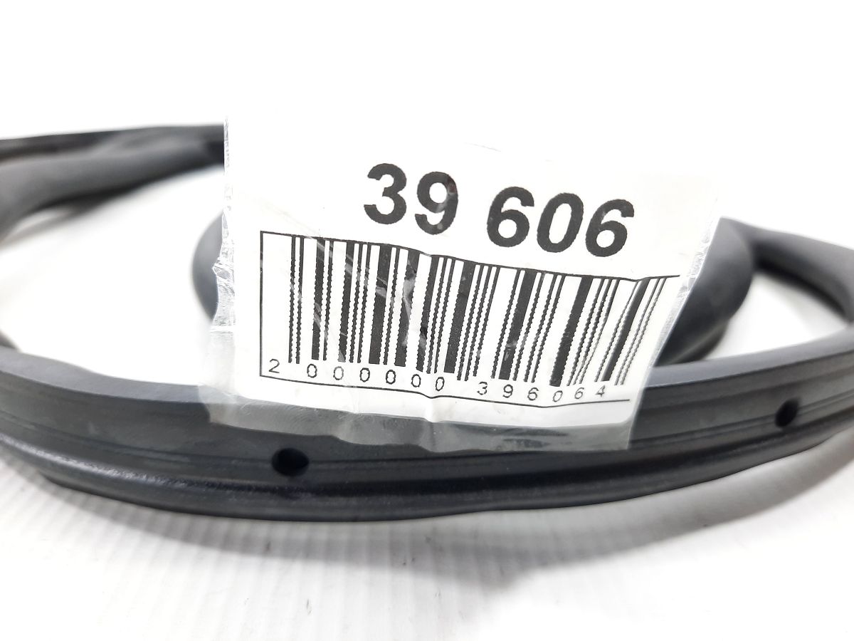 Cruze Ущільнювальна гумка дверей задньої лівої Chevrolet Cruze 2016-2019 84220315 Chevrolet Cruze 5