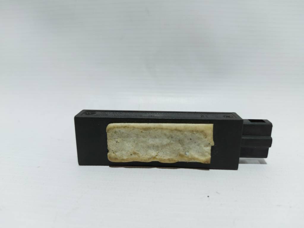 Passat cc Антенна внутренняя левая в багажном отделении Volkswagen Passat CC 2016 1K0909141 Volkswagen Passat CC 2