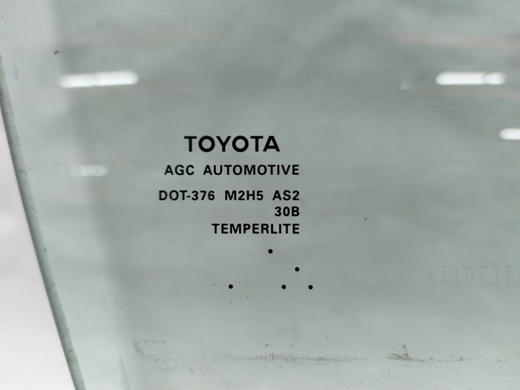 Camry Скло дверей передньої правої Toyota Camry 2015-2017 6810106300 Toyota Camry 9