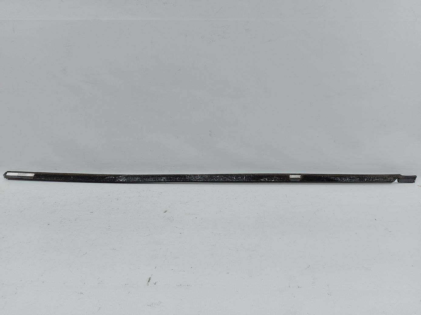 7 series Уплотнительная резинка стекла двери задней правой наружная (хром) BMW 7 2009-2015 51357185240 BMW 7 4