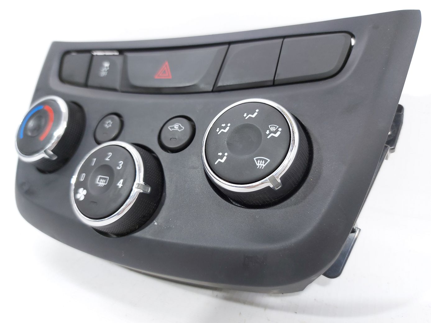 Trax Кнопки управления климат-контролем Chevrolet Trax 2017 42521436 Chevrolet Trax 2 Trax Кнопки управления климат-контролем Chevrolet Trax 2017 42521436 Chevrolet Trax 2