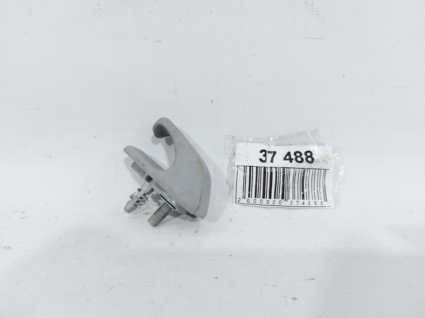 Malibu. Ручка потолочная вешалка Chevrolet Malibu 2016-2021 23191056 Chevrolet Malibu