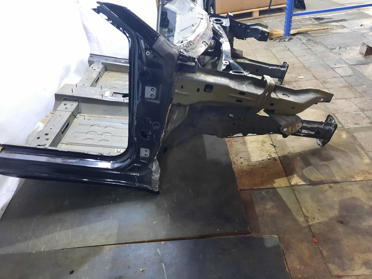 Dart Чверть передня права зі склянкою Dodge Dart 2013-2019 68105062AB Dodge Dart 5