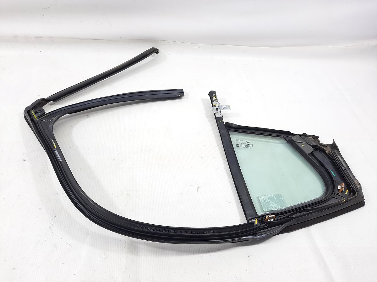 Cruze. Ущільнювач скла дверей задньої лівої (кватирка) Chevrolet Cruze 2016-2018 84406632 Chevrolet Cruze