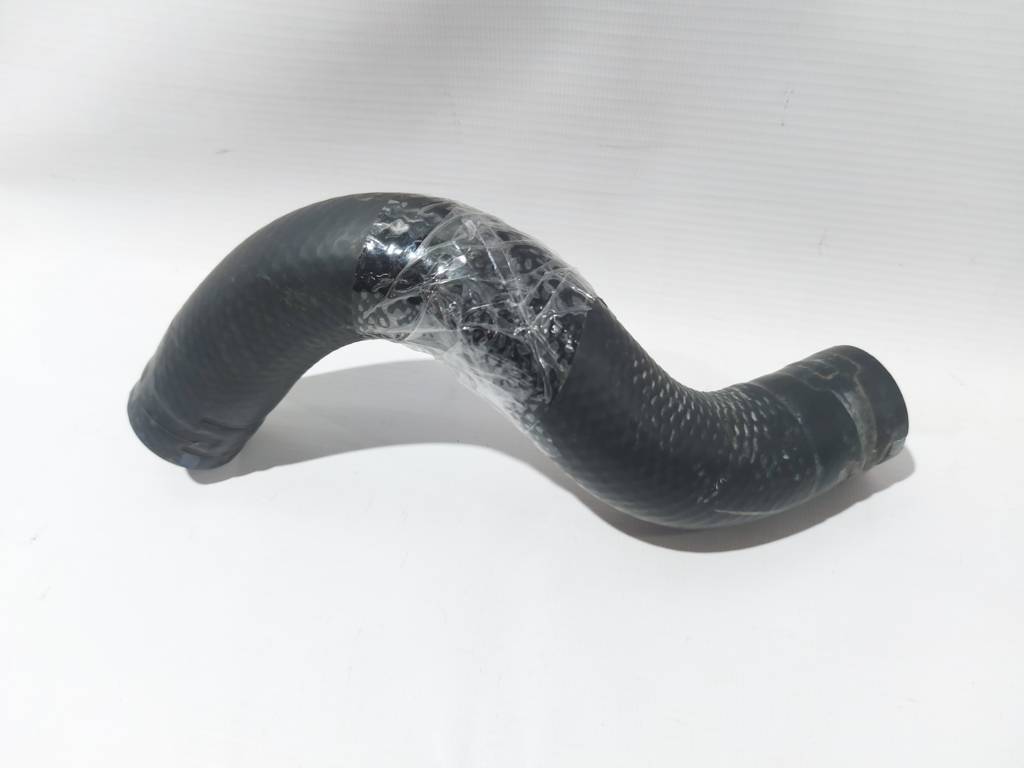 Prius c Патрубок передній верхній правий Toyota Prius C 2012-2019 1657221071 Toyota Prius C 3