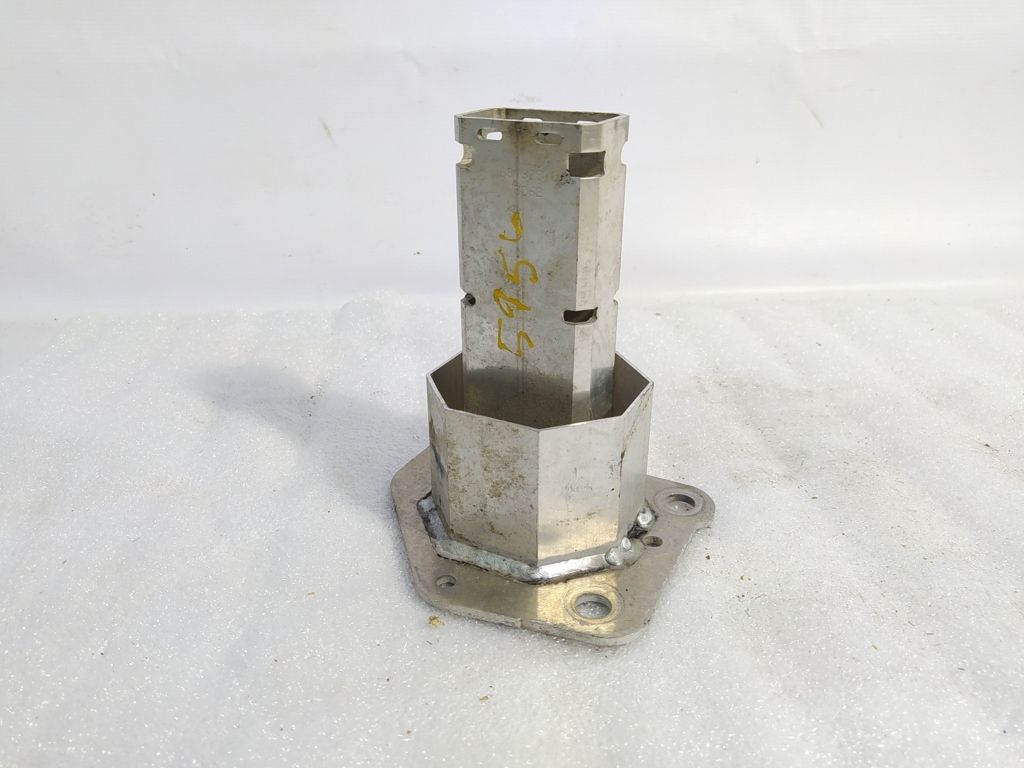 Dart Кронштейн усилителя переднего правый Dodge Dart 2013-2019 68187810AA Dodge Dart 5