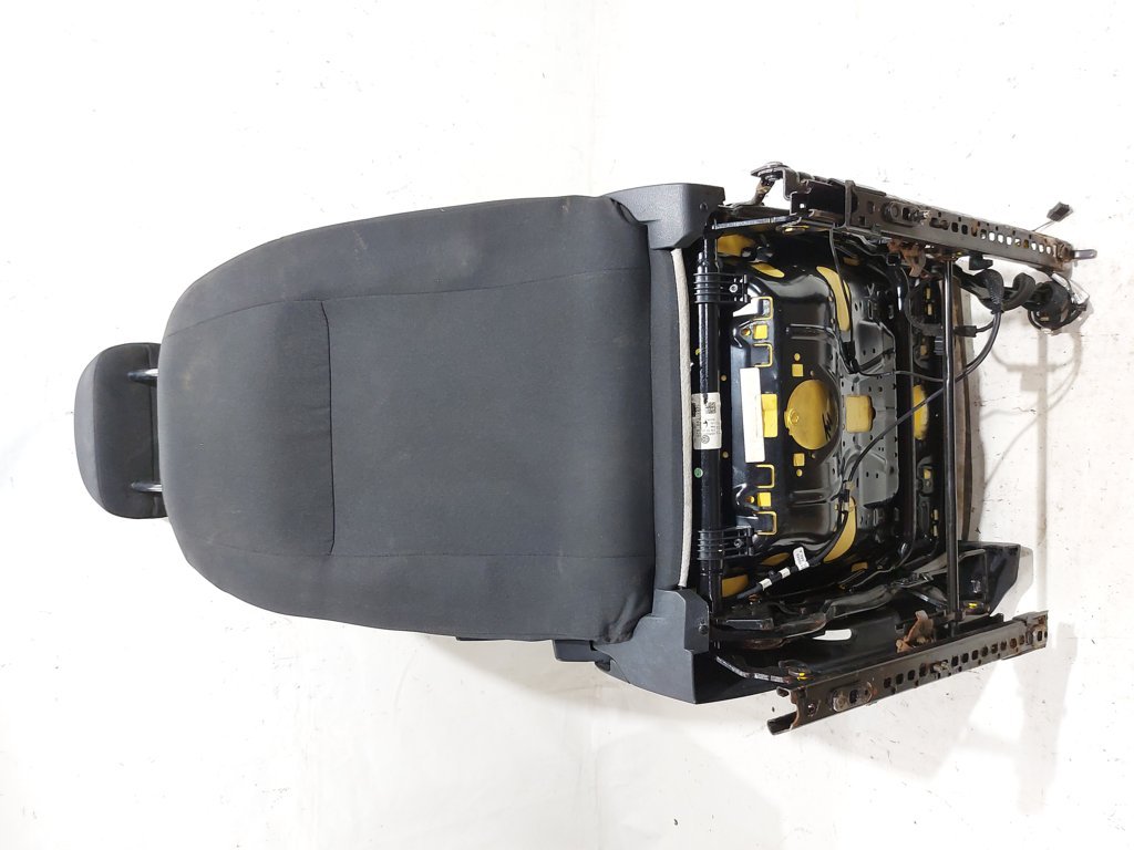 Passat s Сидіння водія Volkswagen Passat S 2011-2018 5C6881105G Volkswagen Passat S 10