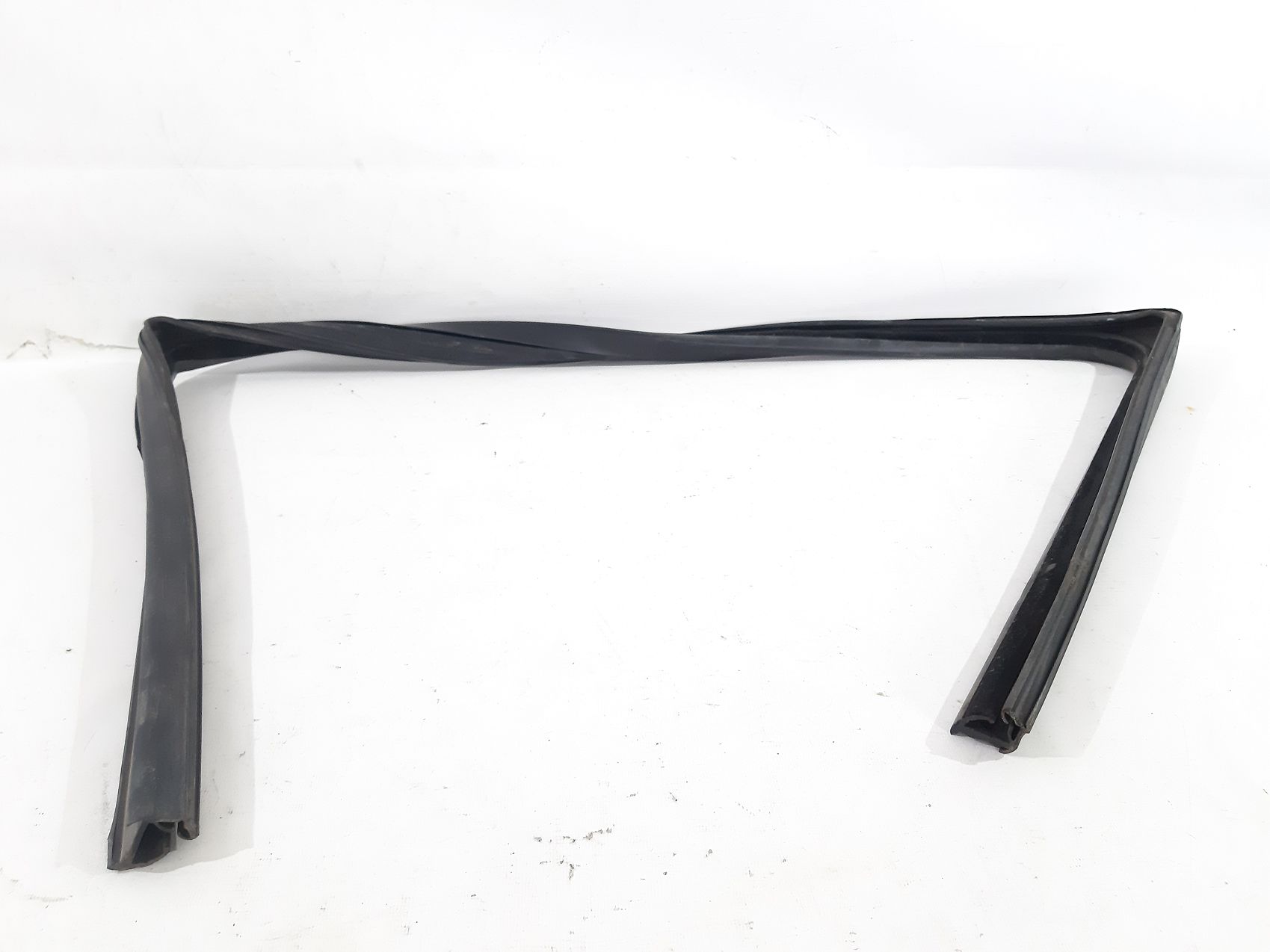 Compass. Уплотнительная резинка стекла двери передней левой Jeep Compass 2007-2017 5074657AF Jeep Compass