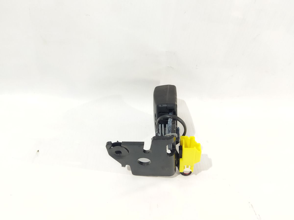 S60 Пряжка задніх ременів безпеки ліва Volvo S60 2011-2018 31351656 Volvo S60 5