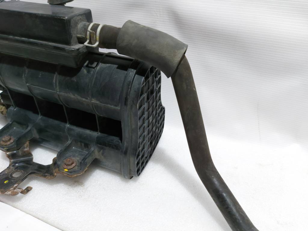 3 Вугільний фільтр рециркуляції парів бензину Mazda 3 2014-2018 PE5B1396Z Mazda 3 5