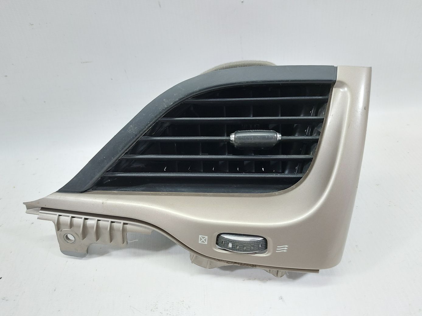 Cherokee. Воздуховод торпеды правый Jeep Cherokee 2014-2018 75528A01 Jeep Cherokee