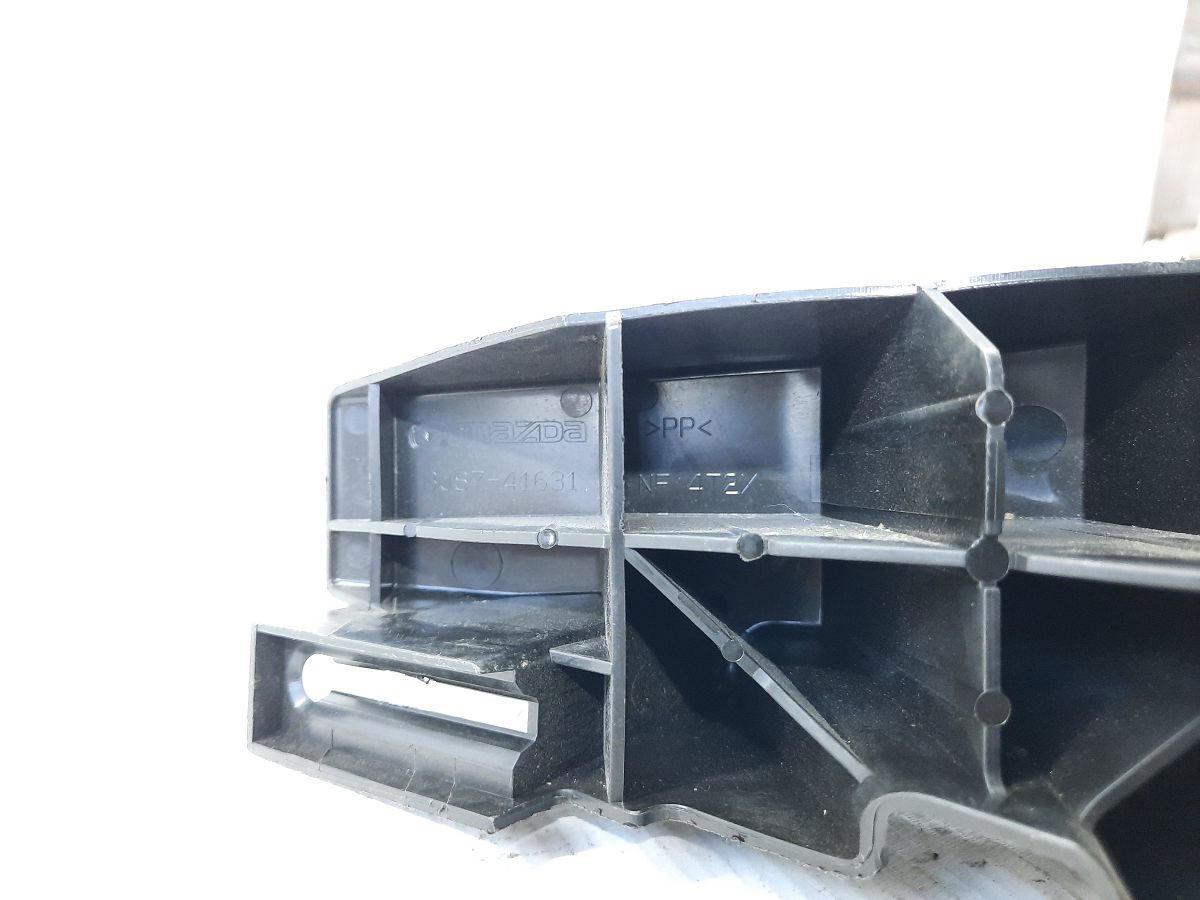 3 Накладка для отдыха ноги Mazda 3 2014-2015 BJS741631 Mazda 3 2