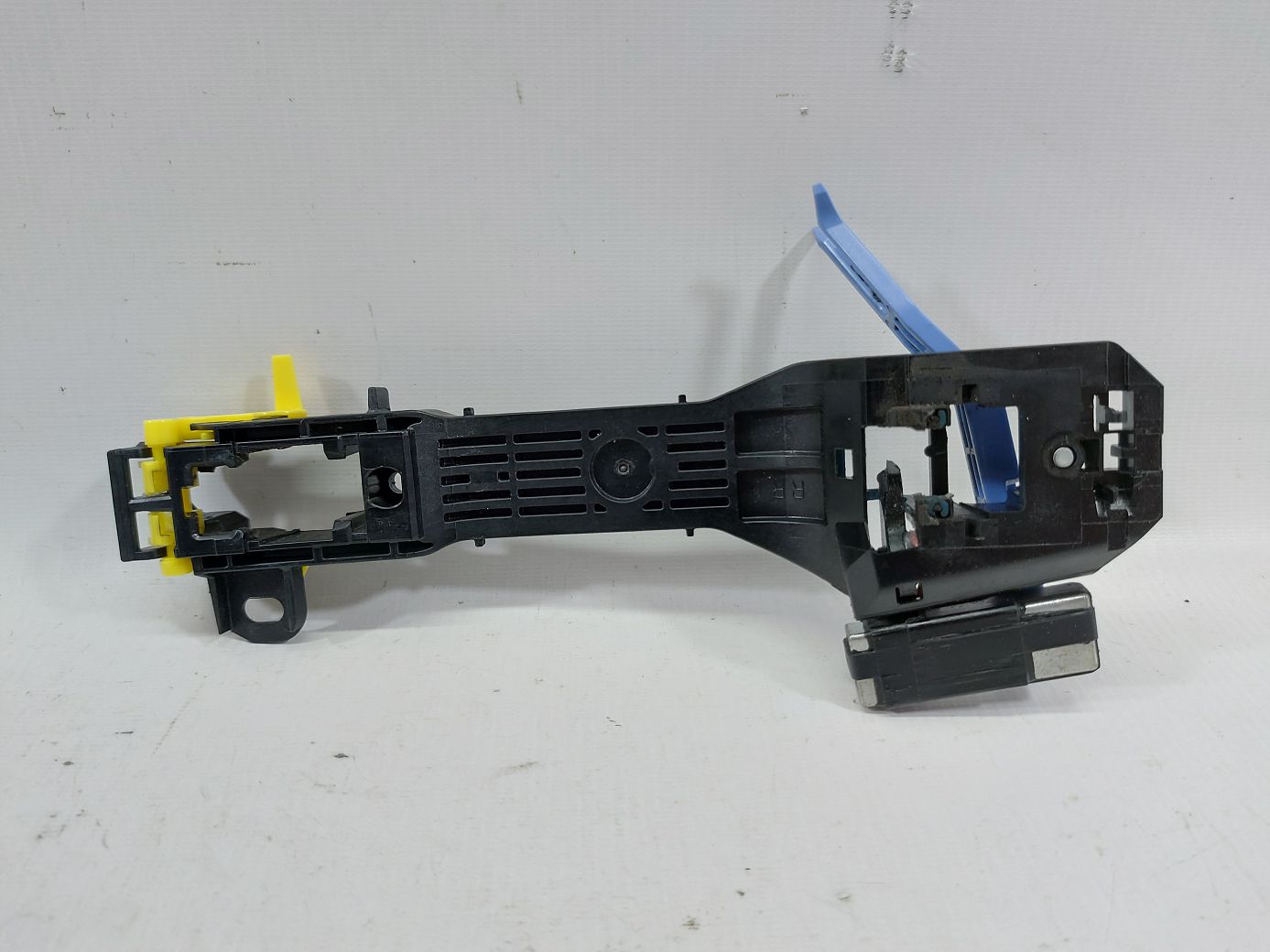 Impreza. Кронштейн ручки наружной двери задней правой Subaru Impreza 2012-2016 62142FJ000 Subaru Impreza