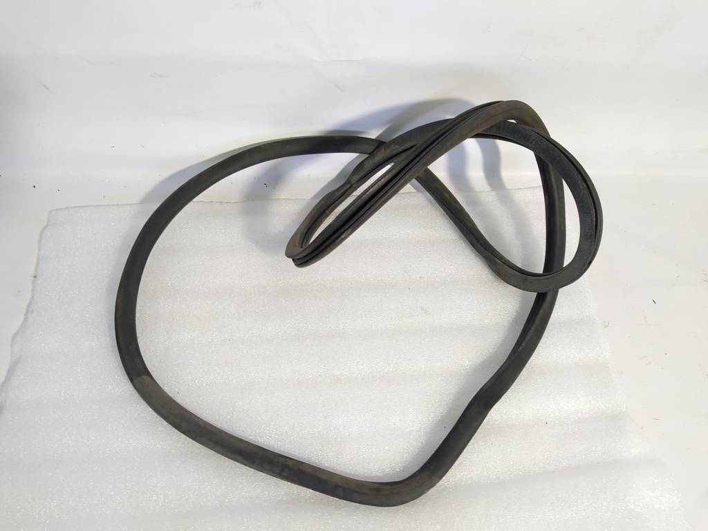 Dart. Резинка уплотнительная проёма двери задней правой/левой Dodge Dart 2013 68085078AD Dodge Dart