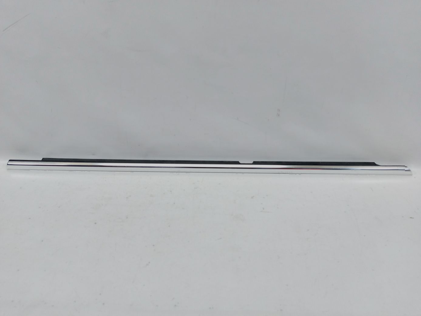 Ats. Ущільнювальна гумка скла двері задньої лівої зовнішня Cadillac ATS 2013-2018 22970643 Cadillac ATS
