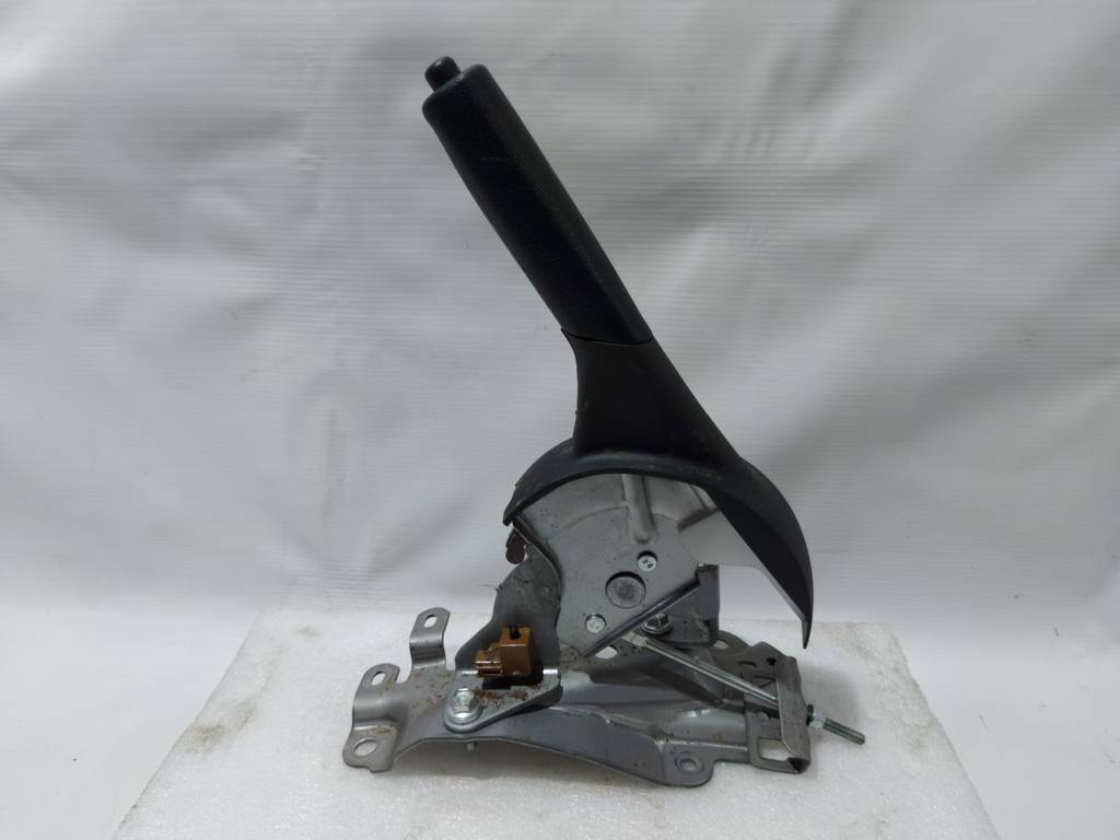 Prius c Ручник гальма стоянки Toyota Prius C 2012-2019 4620152140C0 Toyota Prius C 3