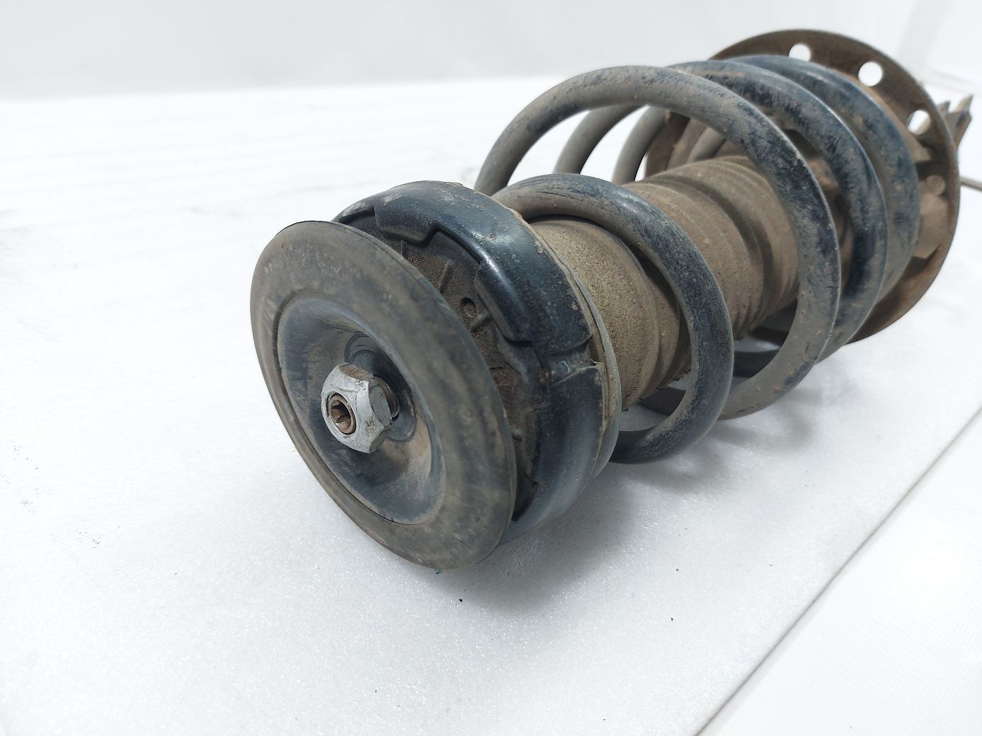 Regal Стійка амортизатора передня ліва (у зборі) Buick Regal 2012-2017 13328351 Buick Regal 4