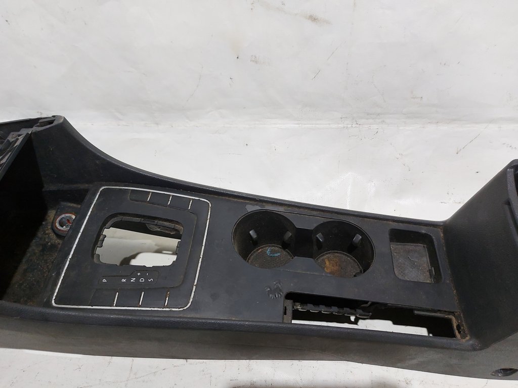 Passat s Консоль центральная Volkswagen Passat S 2012-2015 561863241C82V Volkswagen Passat S 18