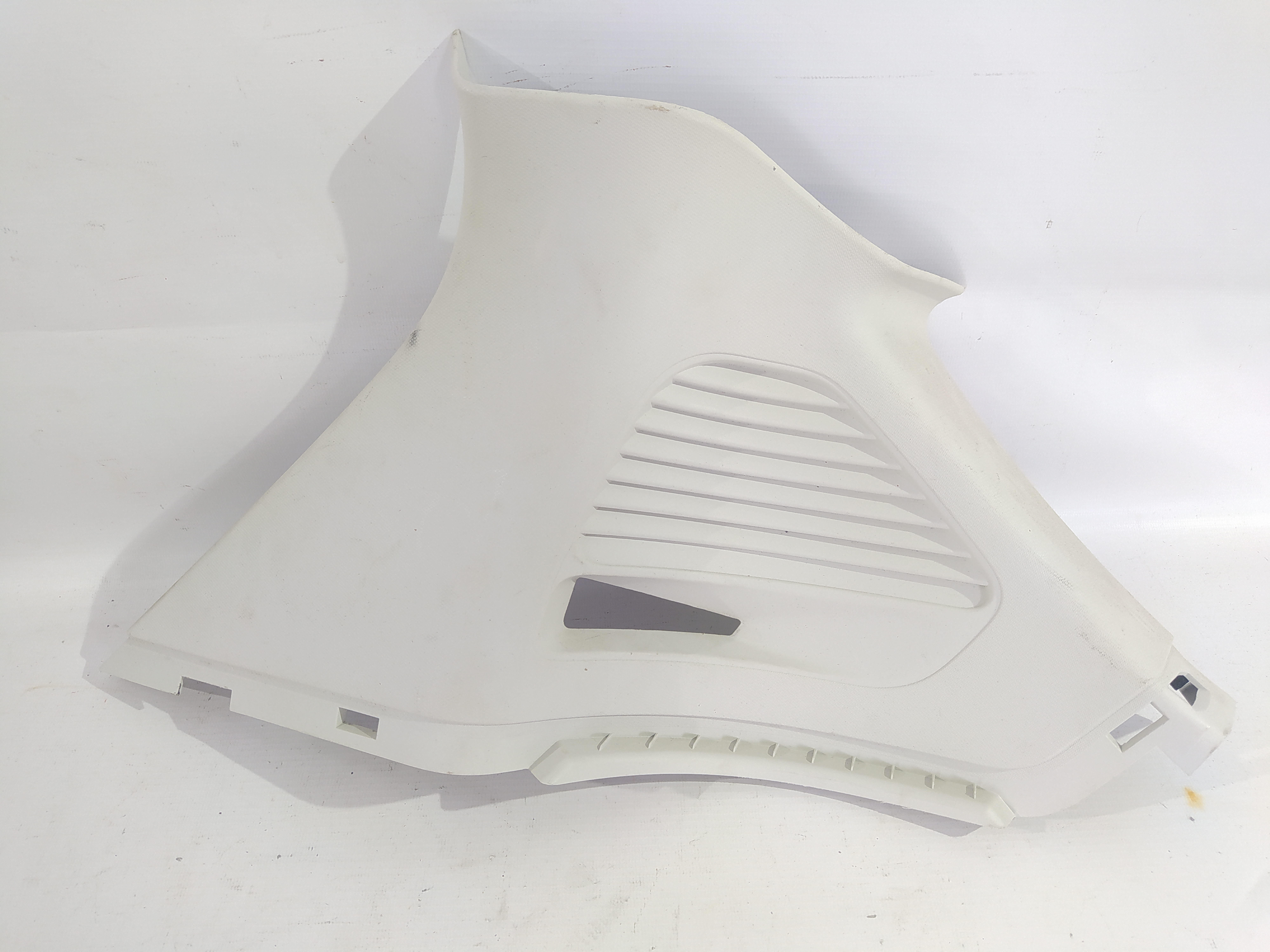 C-max. Обшивка багажного відділення Ford C-Max ліва 2013-2018 DM5Z5831011AA Ford C-Max