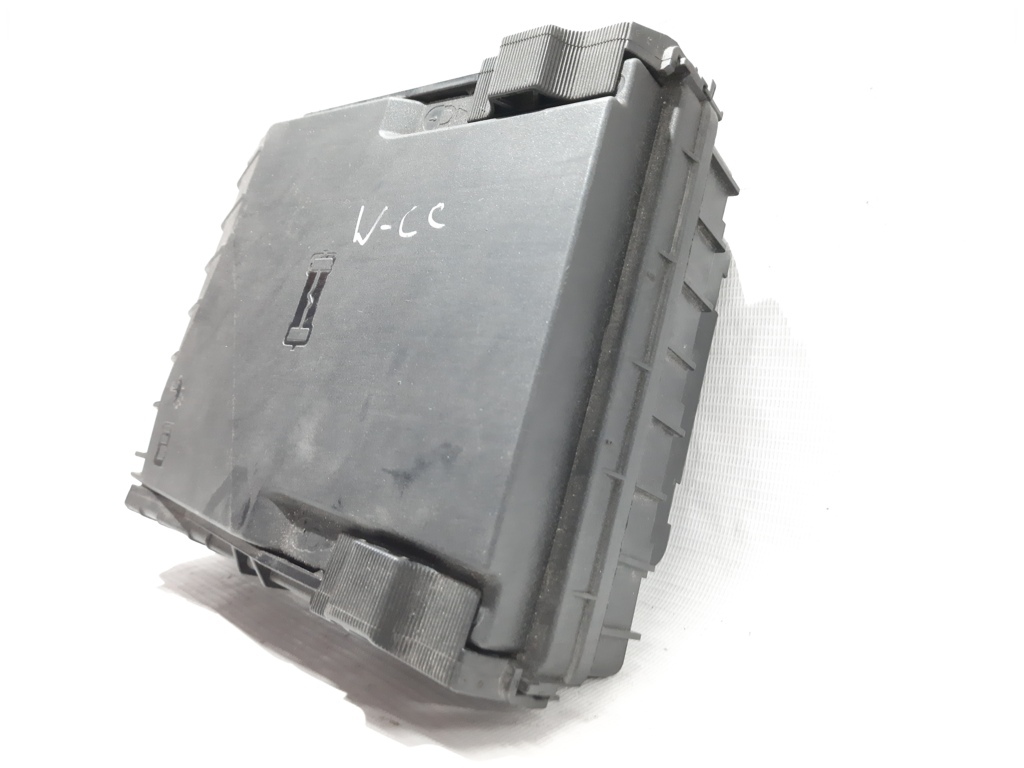 Passat cc Блок предохранителей под капотом Volkswagen Passat CC 2005-2017 1K0937132F Volkswagen Passat CC 3 Passat cc Блок предохранителей под капотом Volkswagen Passat CC 2005-2017 1K0937132F Volkswagen Passat CC 3