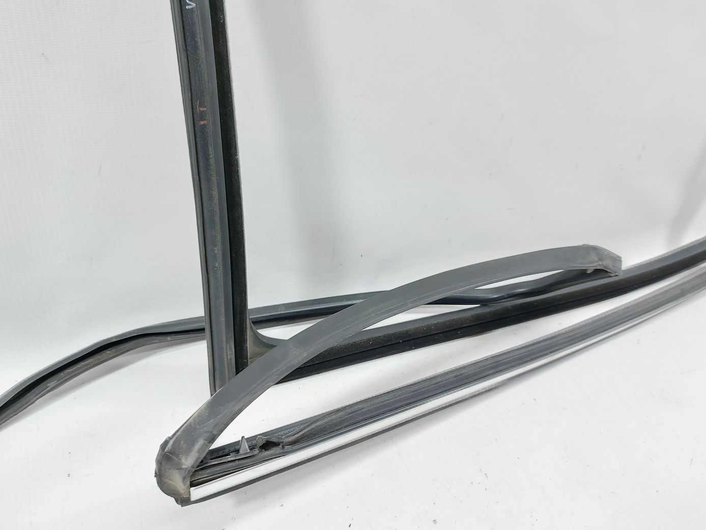 Passat s Направляюча гумка скла дверей задньої правої Volkswagen Passat S 2012-2019 561839432P5AP Volkswagen Passat S 4