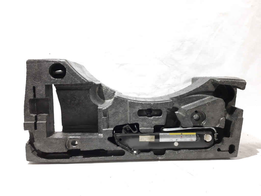 Passat s. Вставка колеса запасного (пенопласт) Volkswagen Passat S 2012-2019 561012115A Volkswagen Passat S