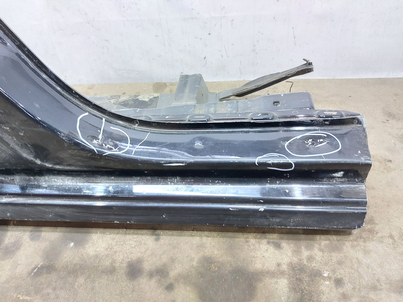 Passat s Стойка центральная правая (металл) Volkswagen Passat S 2012-2019 561809606A Volkswagen Passat S 2
