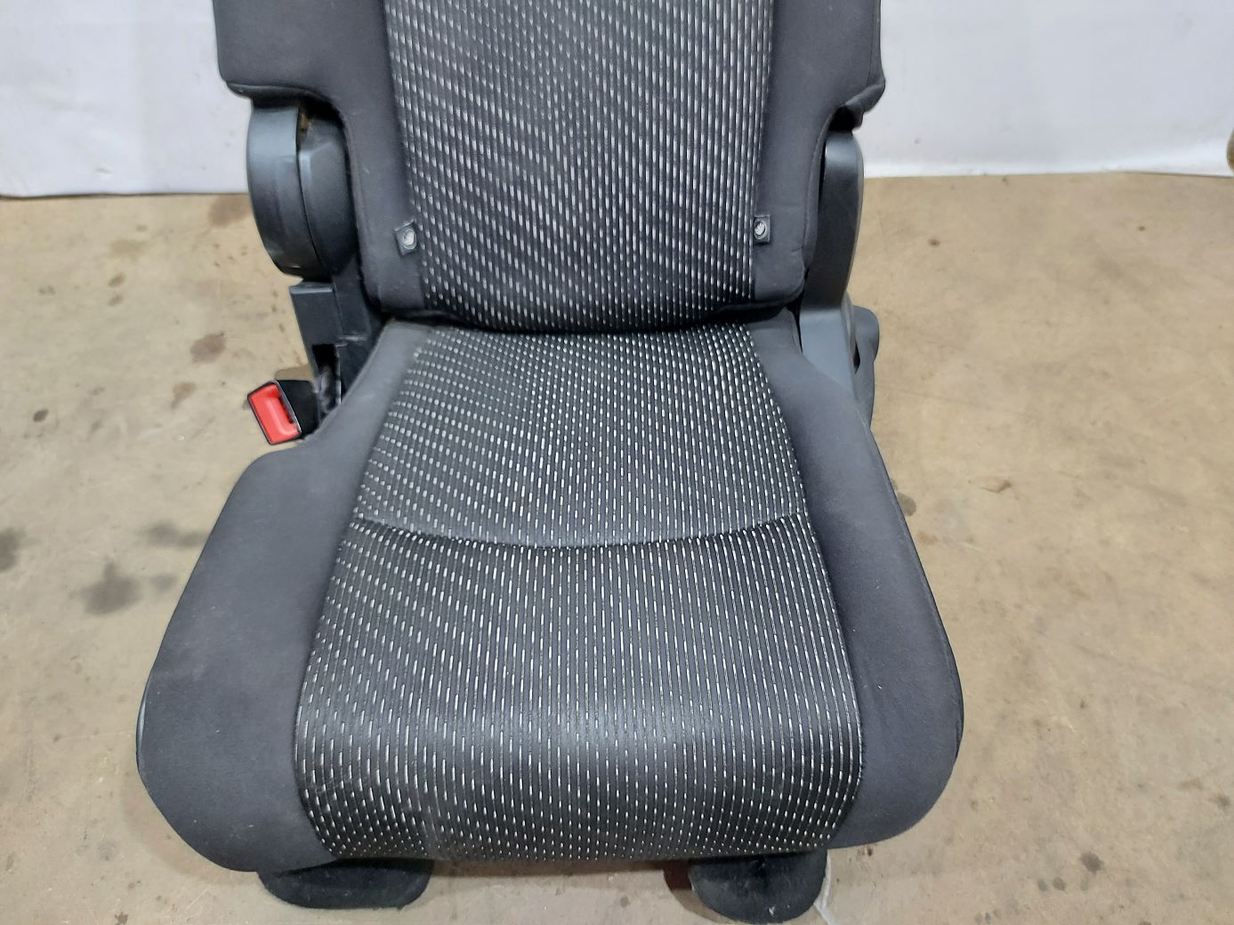 Journey Сидушка заднего ряда сидений левая Dodge Journey 2011-2020 68100253AA Dodge Journey 3 Journey Сидушка заднего ряда сидений левая Dodge Journey 2011-2020 68100253AA Dodge Journey 3