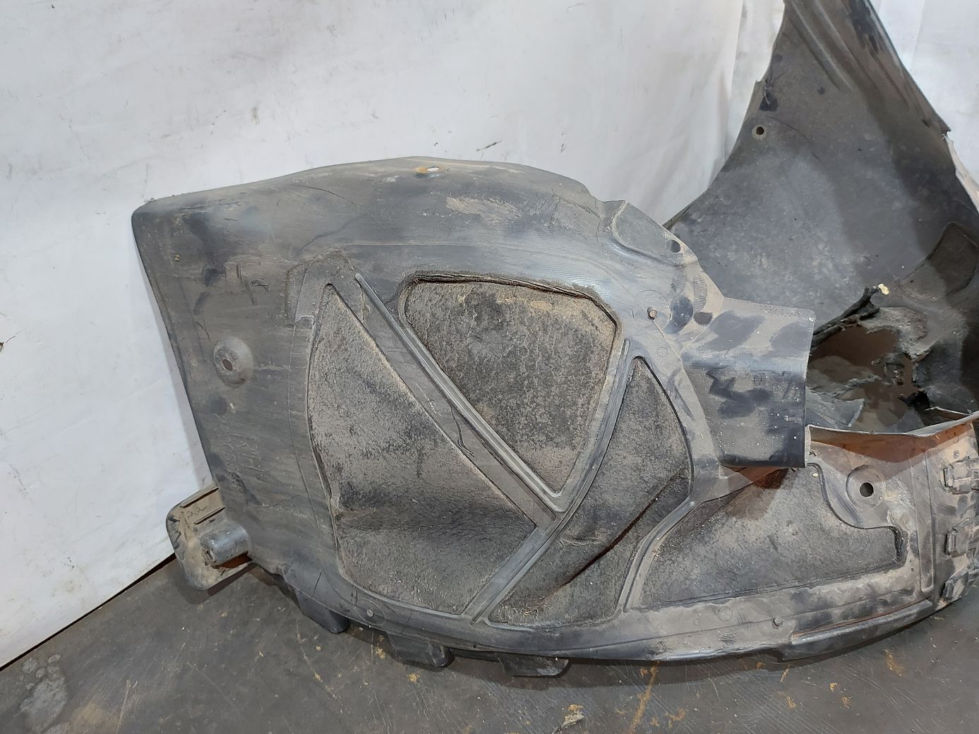 Malibu Підкрилок передній правий Chevrolet Malibu 2013-2015 23401039 Chevrolet Malibu 2