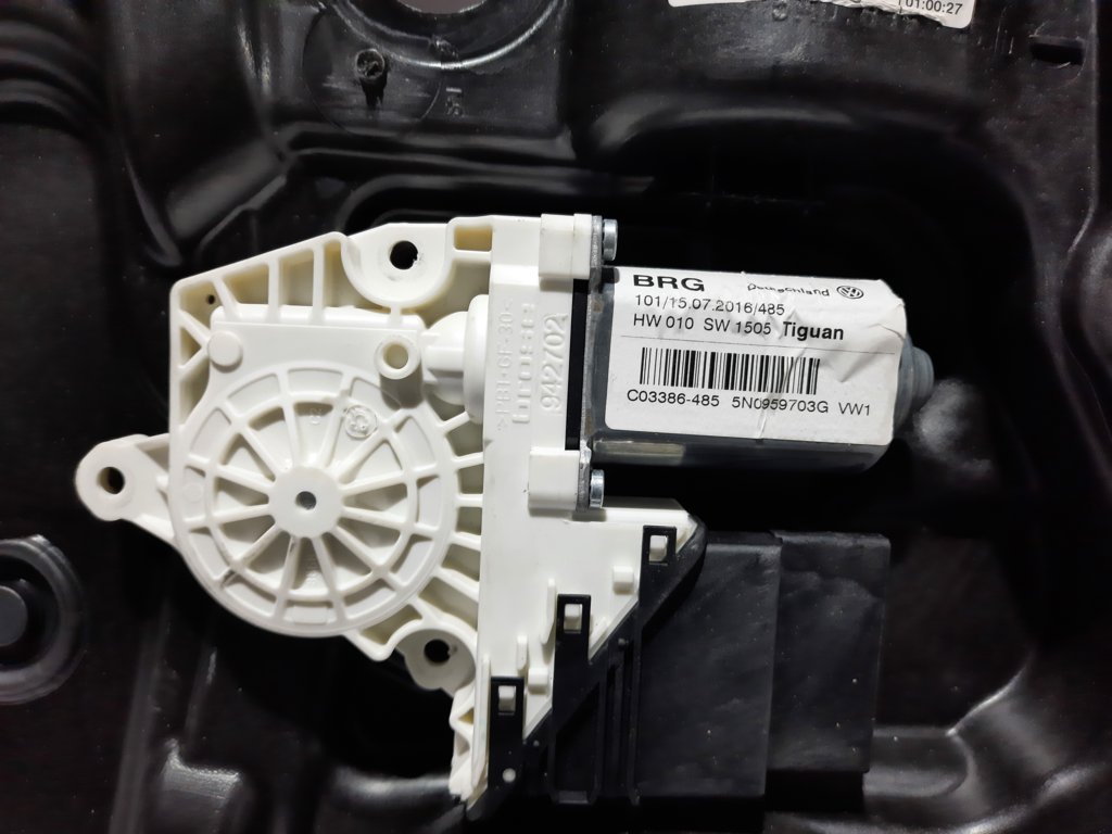 Tiguan Стеклоподъемник двери задней левой Volkswagen Tiguan 2009-2018 5N0839461A Volkswagen Tiguan 11