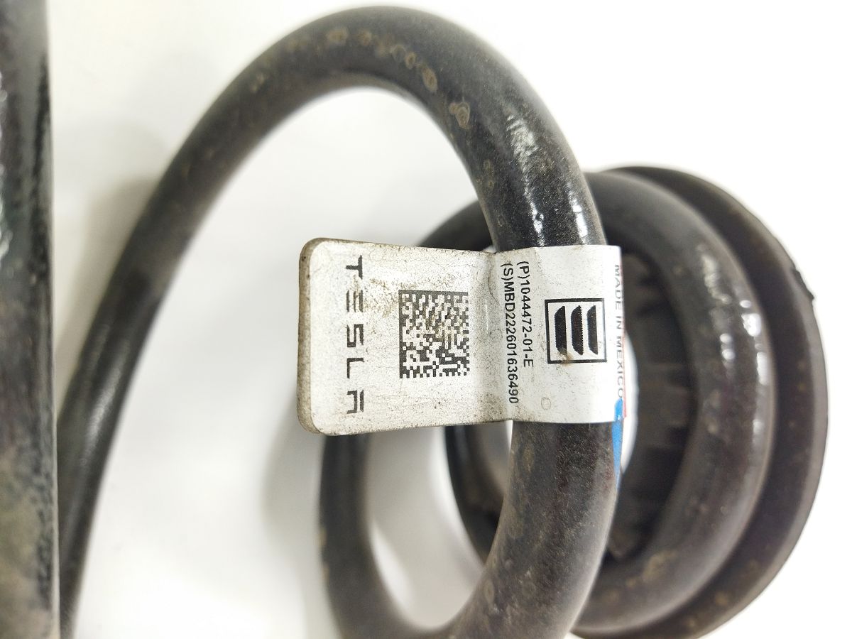 Model 3 Пружина задняя правая Tesla Model 3 2020-2024 104447201C Tesla Model 3 3