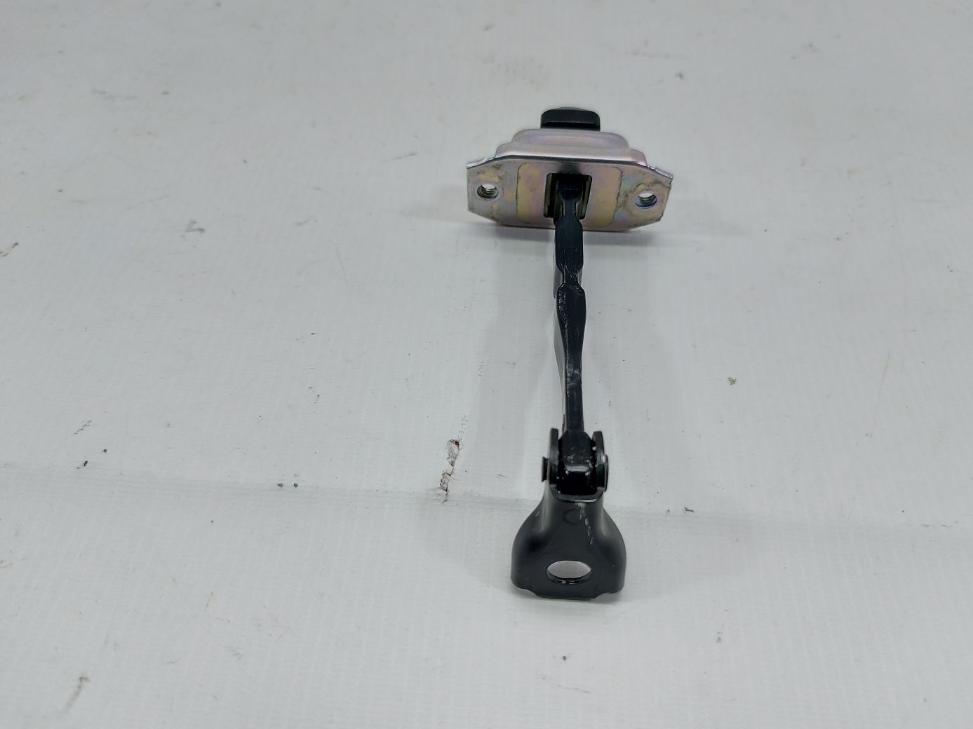 3 Обмежувач дверей передньої правої Mazda 3 2014-2018 BHN958270A Mazda 3 3