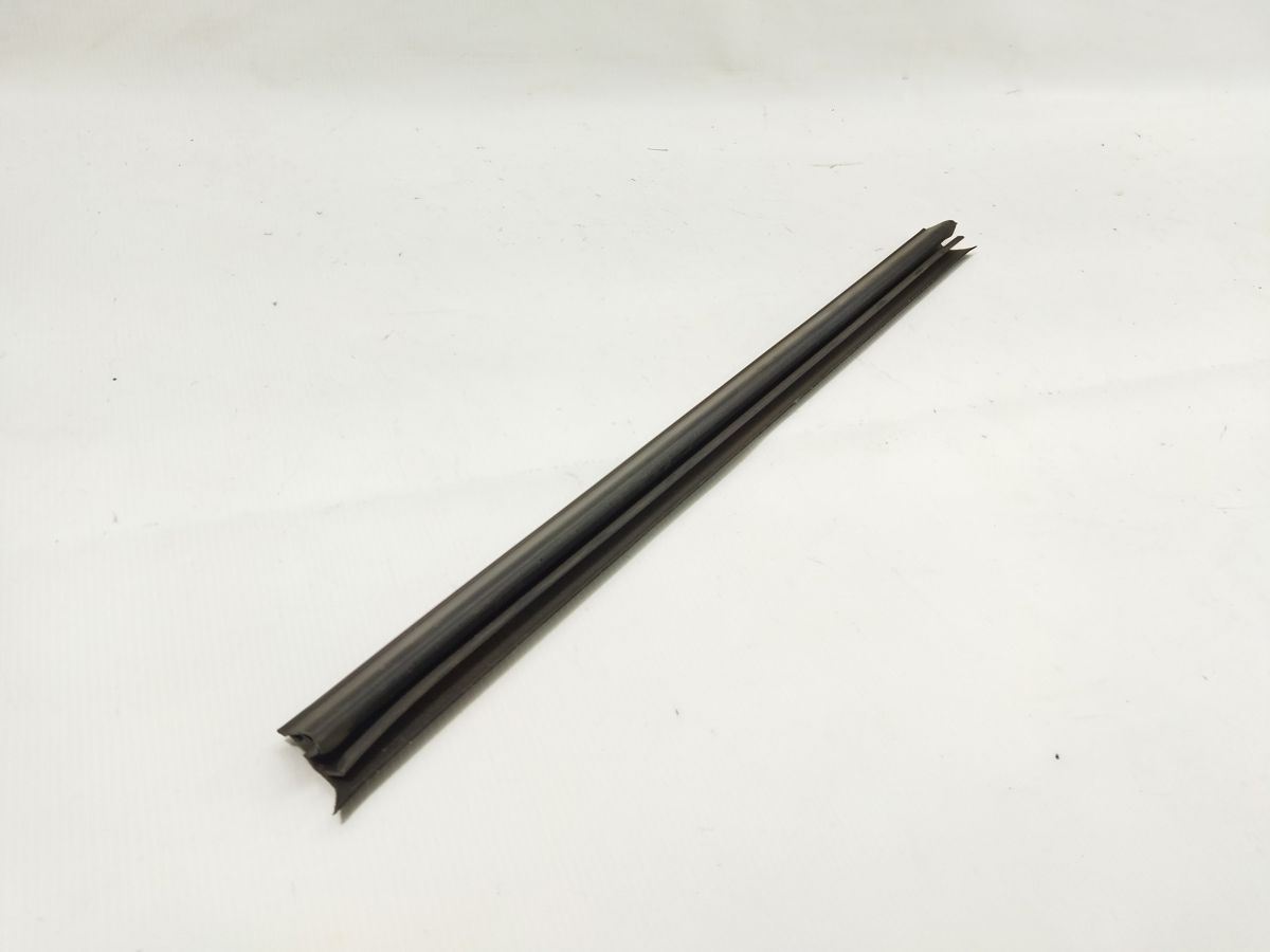 Liberty. Уплотнитель стекла двери передней левой внутренний Jeep Liberty 2008-2012 5112255AB Jeep Liberty