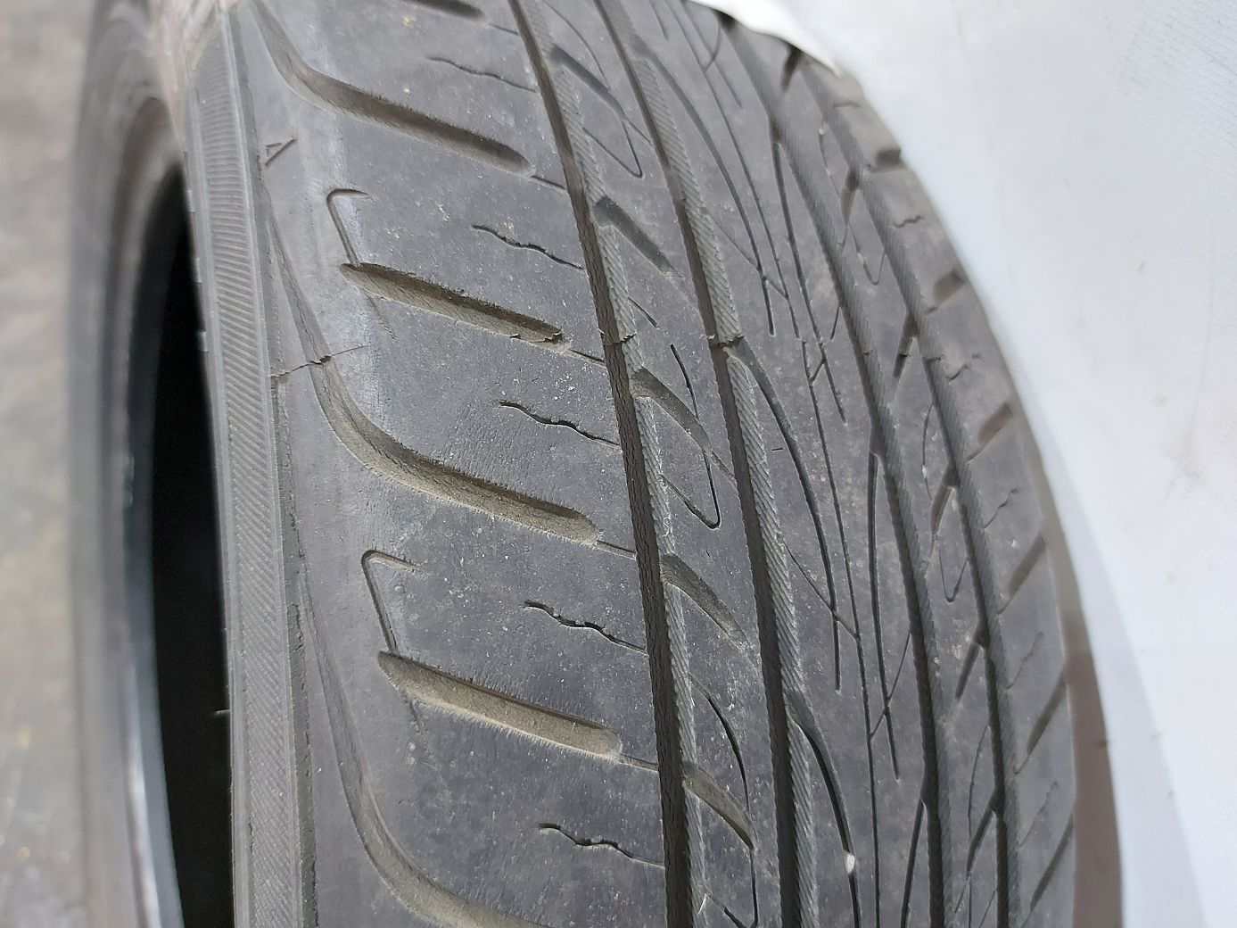  Гума Yokohama Avid Envigor 175/65R15 (Honda Insight) 9