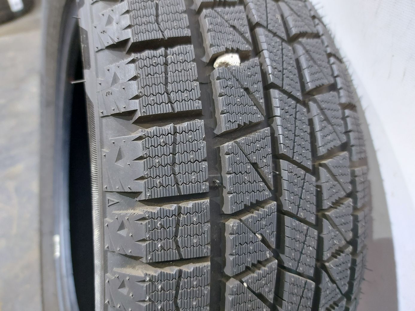 Зимние шины Гума APlus A506 185/55R16 4