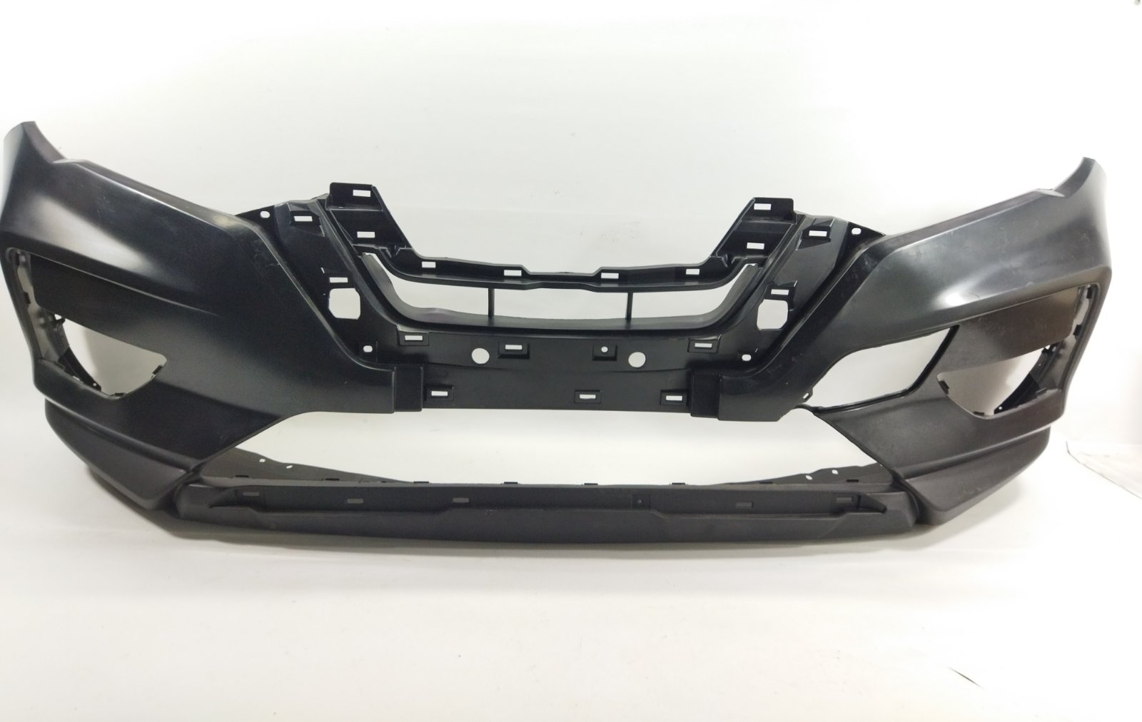 Товары с дефектами Бампер передний (потертости)  Nissan X-TRAIL 2017-2020 620226FS0H Nissan X-TRAIL 2