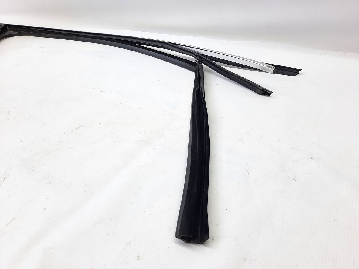 Passat s Молдинг двері передньої правої зовнішній верхній Volkswagen Passat S 2012-2020 561837432JVNH Volkswagen Passat S 2