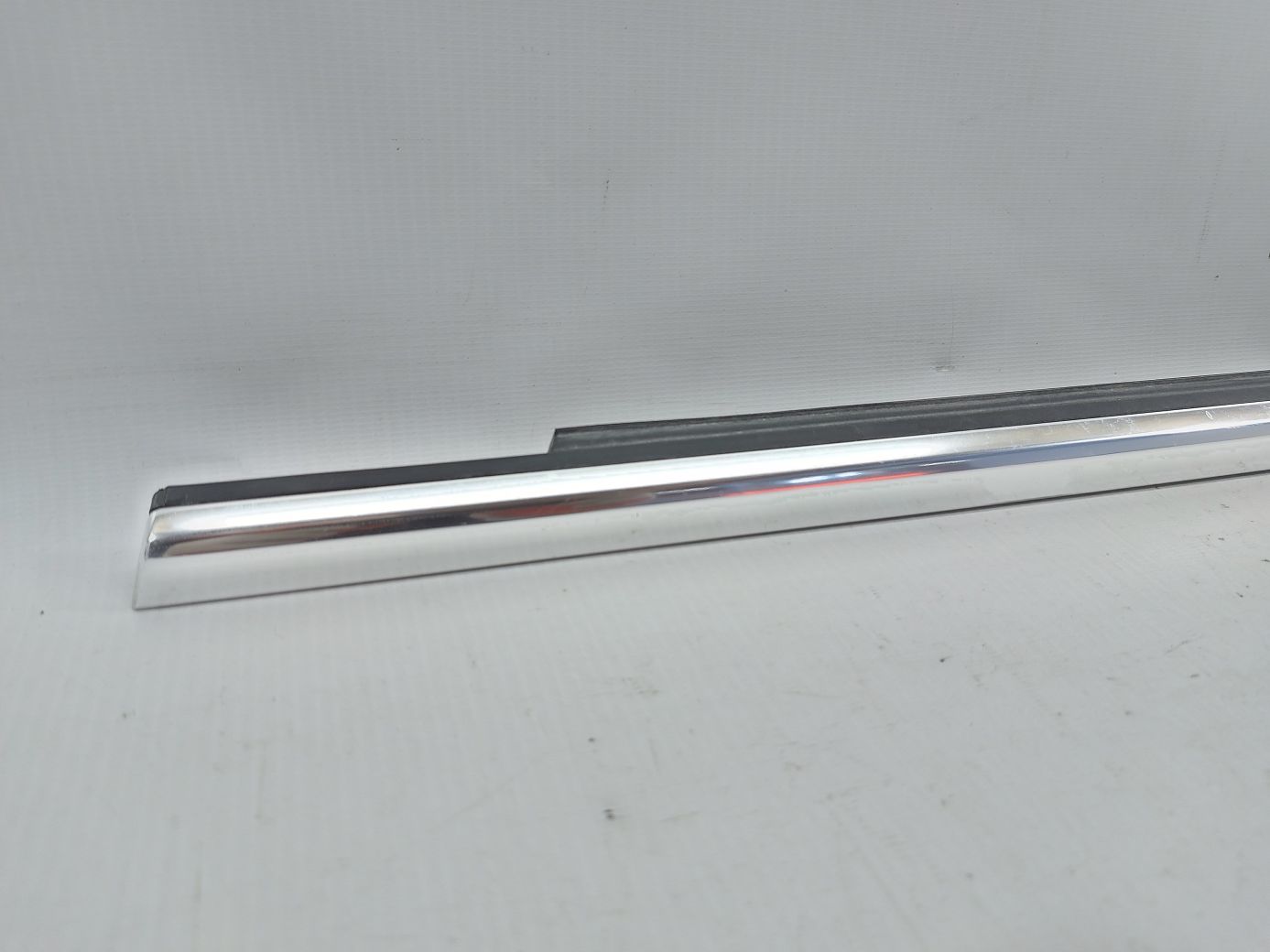 Ats Ущільнювальна гумка скла двері задньої лівої зовнішня Cadillac ATS 2013-2018 22970643 Cadillac ATS 3