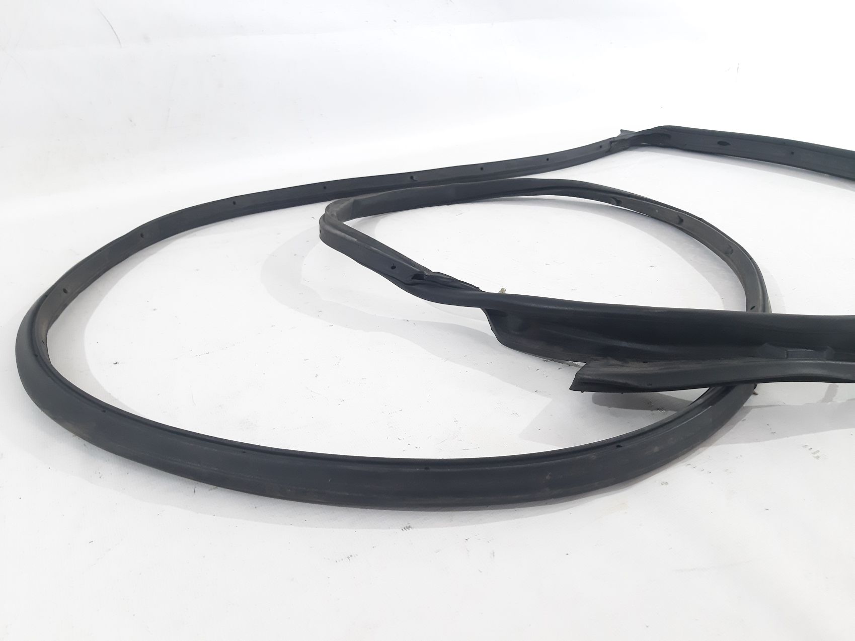 Compass Ущільнювальна гумка дверей передньої лівої Jeep Compass 2007-2017 5074645AF Jeep Compass 2